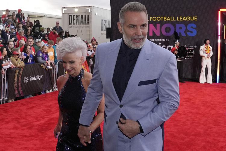 Super Bowl Honors Football