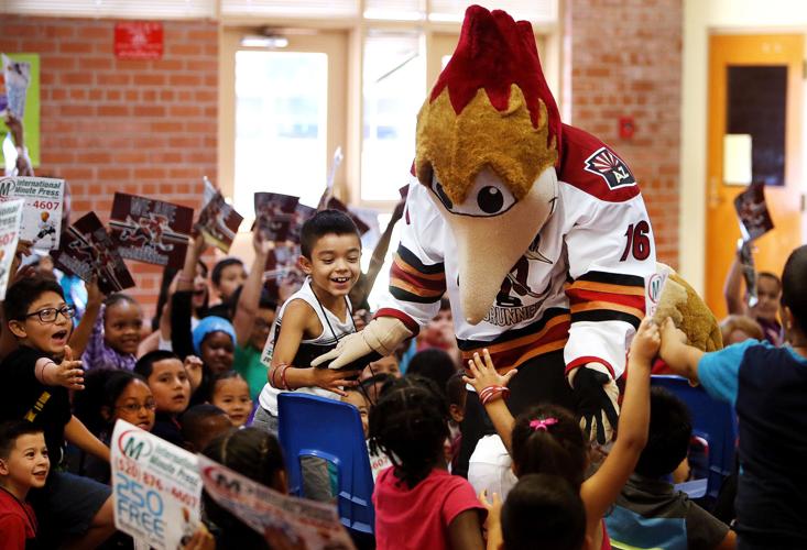 Roadrunners unveil mascot "Dusty