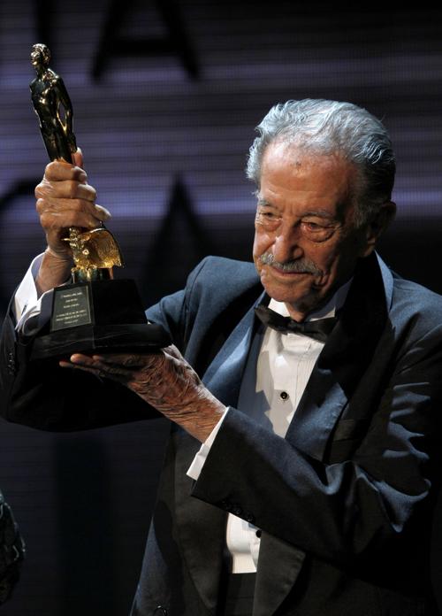Actores y músicos lamentan la muerte de Mario Almada