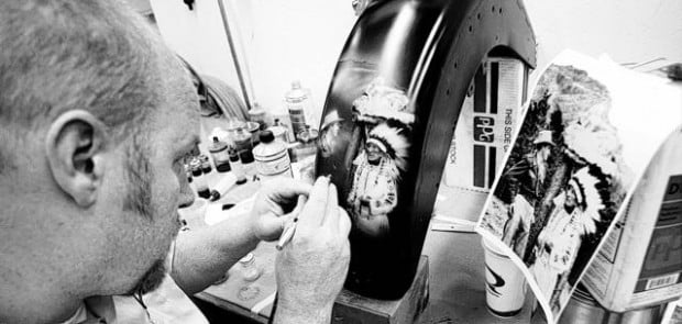 Prescott man airbrushes himself to fame  