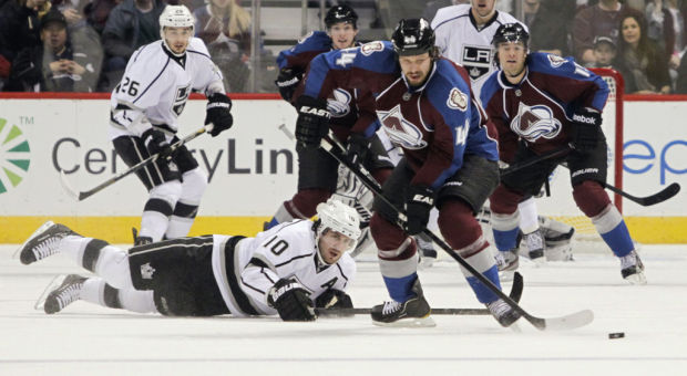 NHL: Avalanche erupts in 3rd as Kings start 0-2    