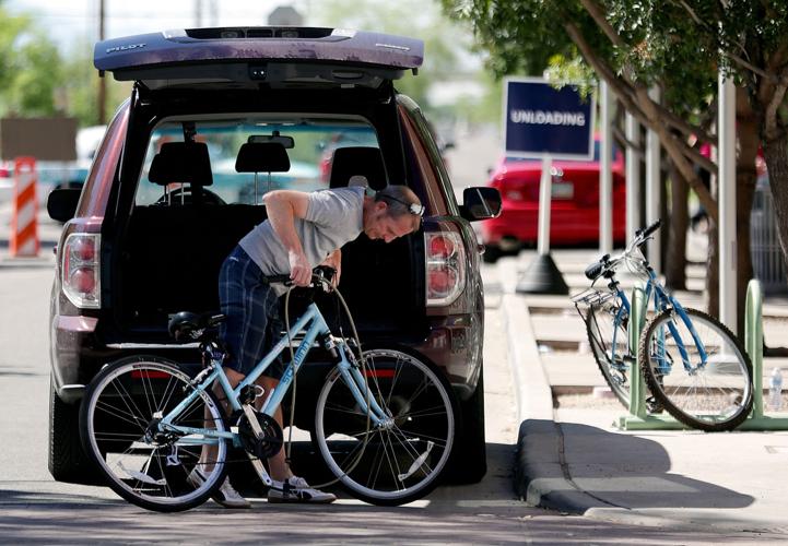 Dorm move-in day at the UA