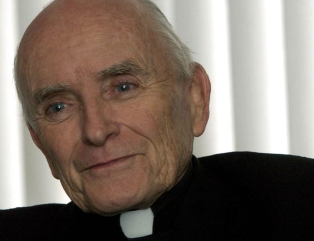 Priest, author, sociologist, critic Andrew Greeley dead at 85    
