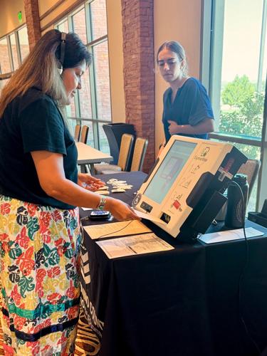 Jaynie Parrish tries out a Coconino County electronic voting machine that translates instructions in Navajo, Hopi, and English.
