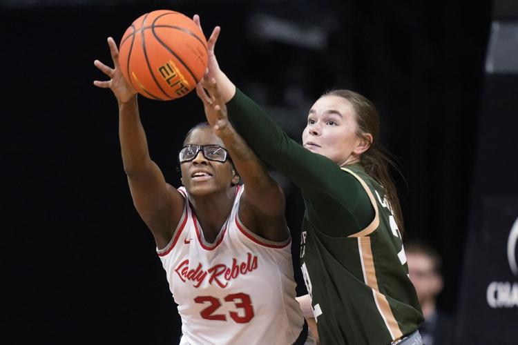 031722-tuc-spt-goldwomensnumbers-p3