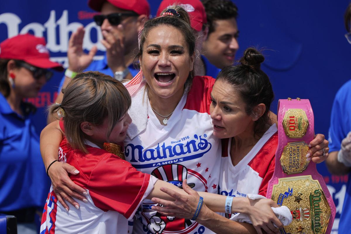 Tucson woman places third in Nathan's hot dog-eating contest