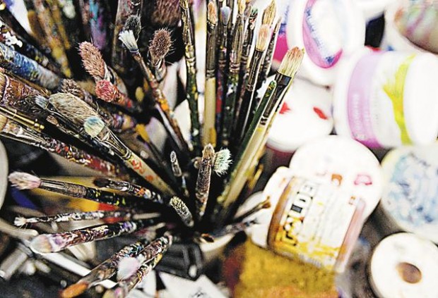 Artist makes the desert burst with color, energy  