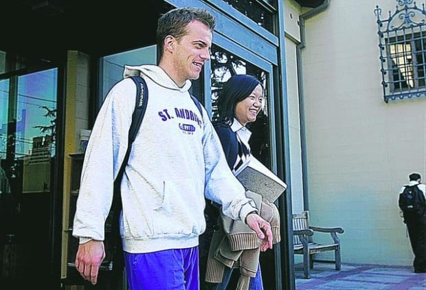 Foreign students returning; drop had followed '01 attacks  