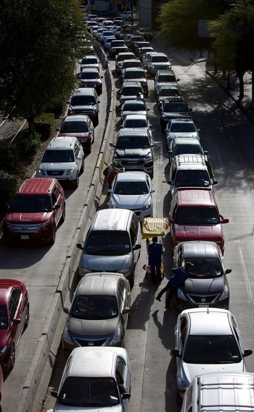 Nogales, Son., border wait (LE)