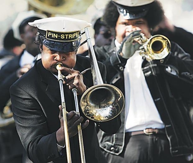Early Mardi Gras floats take aim at Katrina, politicians  
