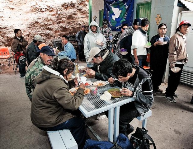 Administran jesuitas albergue  