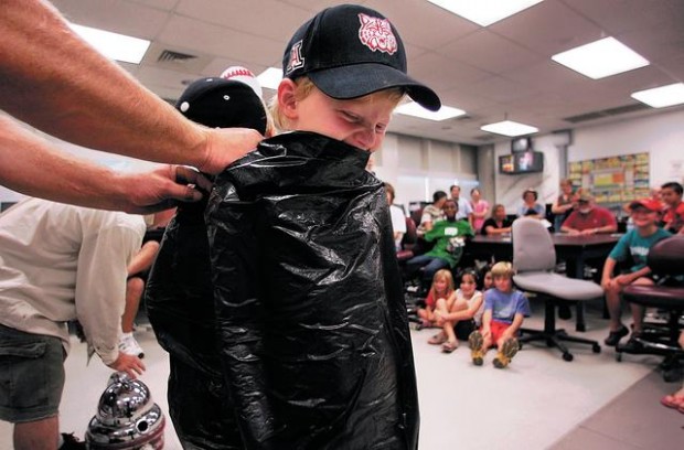 Earthbound kids reach out to moon  