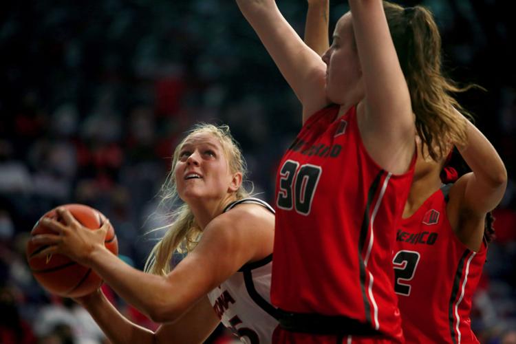 012622-tuc-spt-uawomenshoops-p1