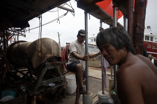 Oil leak is bitter pill to Vietnamese fishermen   