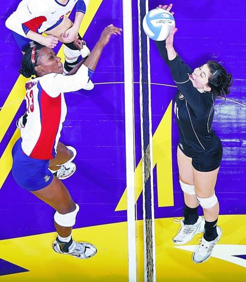 Missouri defeats N'western a day after huge upset   