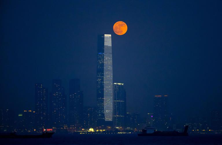 APTOPIX Hong Kong Supermoon