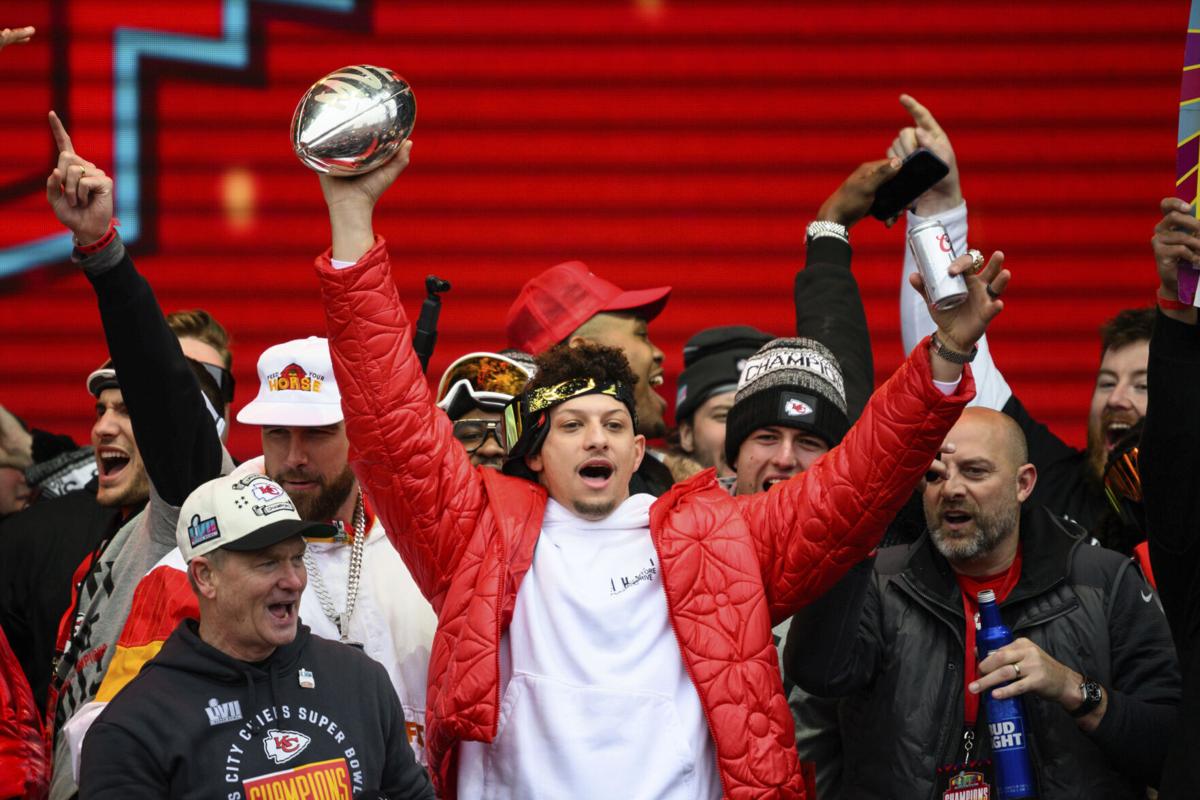Chiefs' Super Bowl parade in Kansas City: Travis Kelce brings down the  house - The Washington Post
