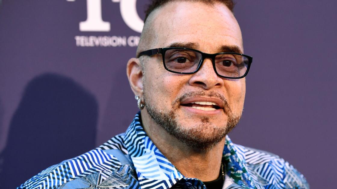 Sinbad taking ‘remarkable’ steps to walk again 2 years after stroke