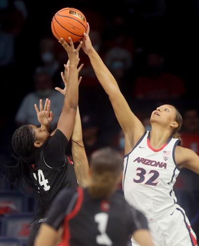 111021-spt-uawomenshoops-p2