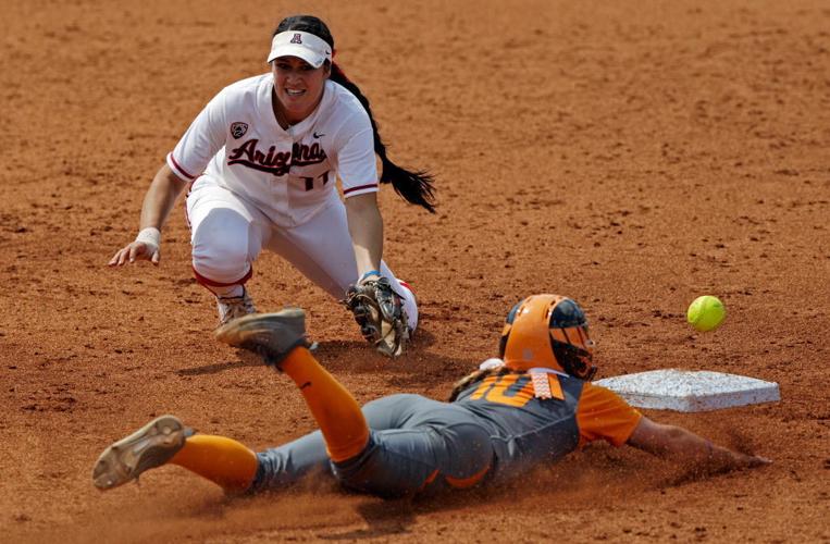 Mo Mercado, Aubrey Leach