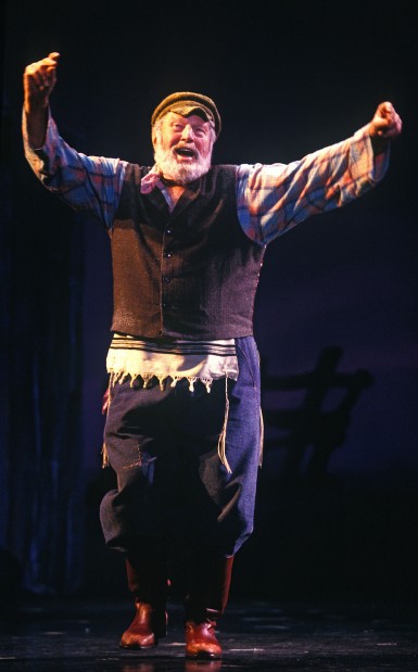 Bikel sees 'Fiddler' role onstage as an old friend   