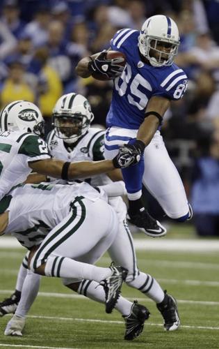 Manning, young receivers drive Colts' comeback win   