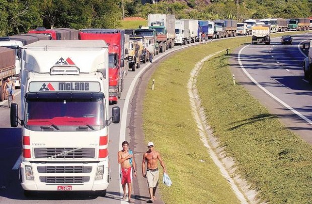 Angry soy truckers block key Brazilian port  