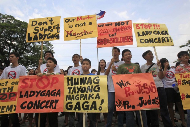 Filipino Christians protest 'lewd' Lady Gaga    