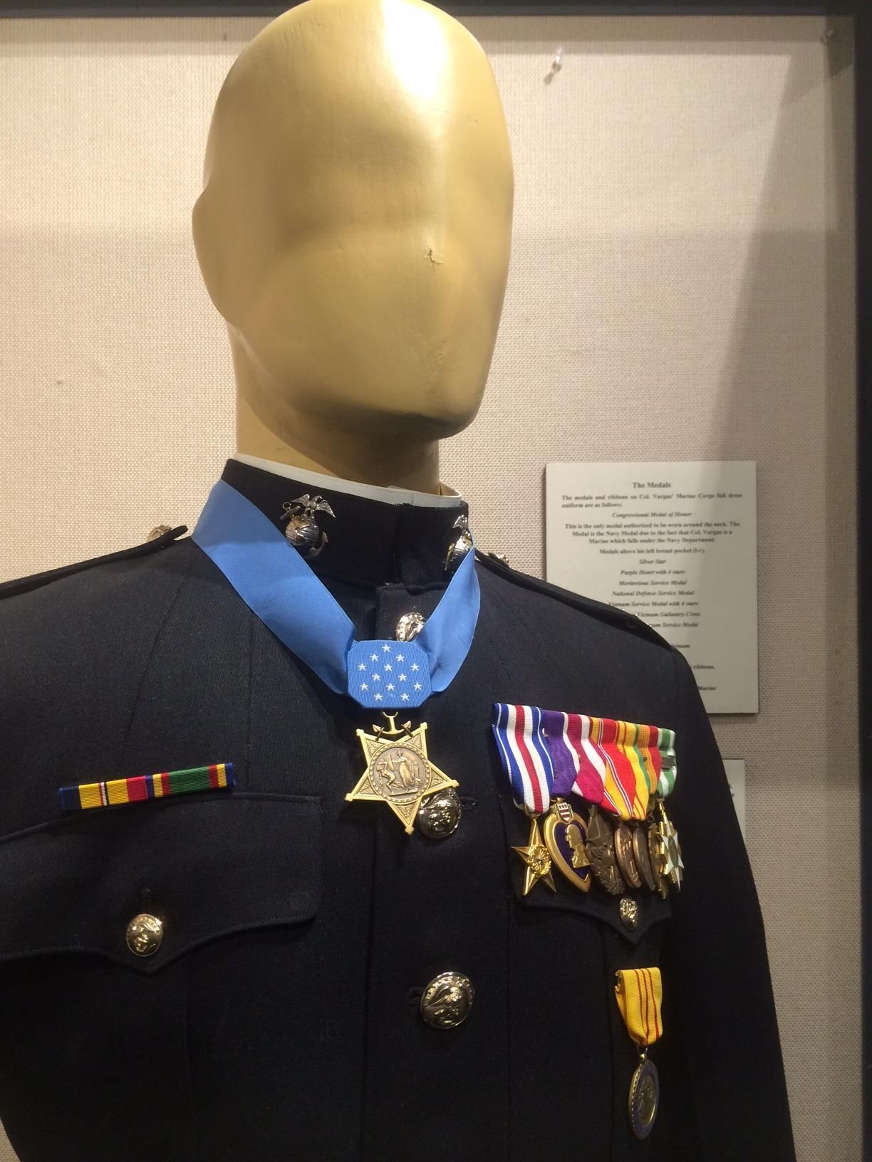 do medal of honor recipients have to wear the medal