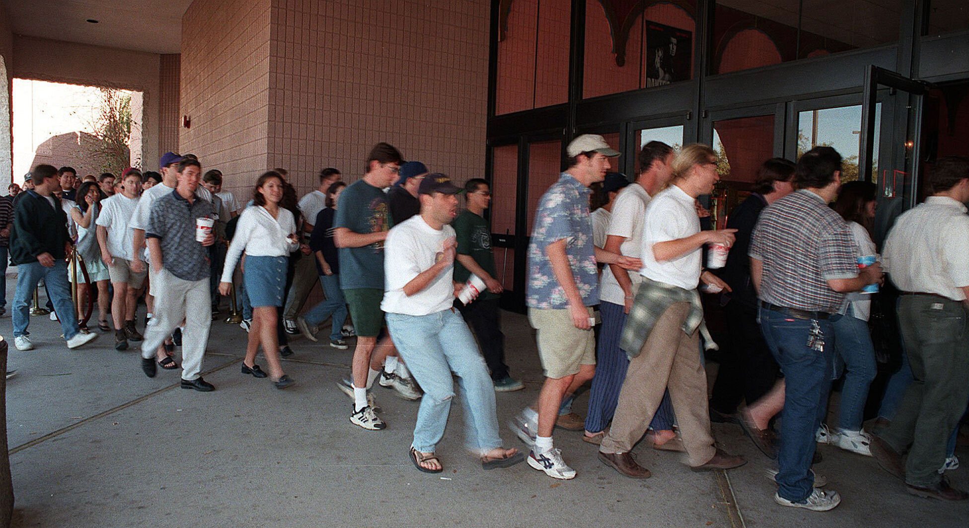 Century Park 16 movie theaters (le)