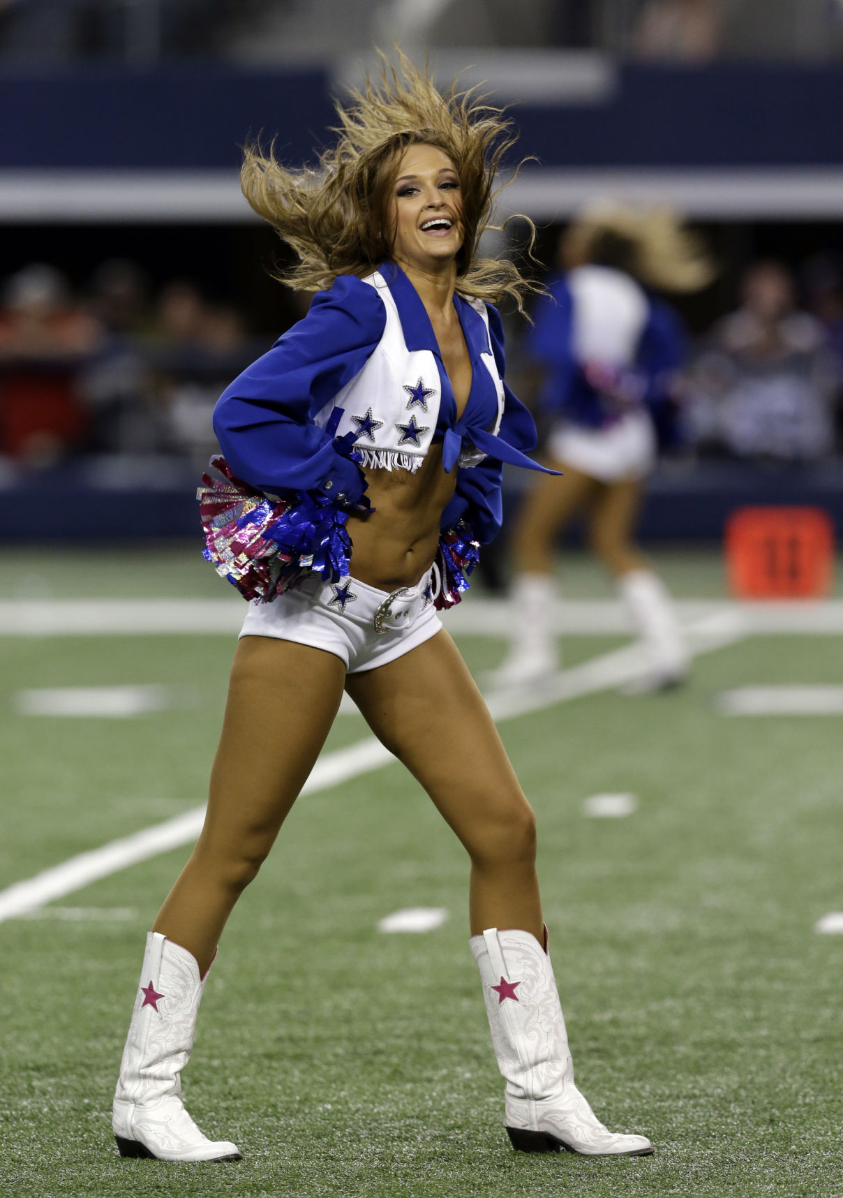 why are dallas cowboys cheerleaders not allowed to date players
