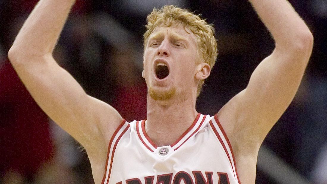 letter v school Ex Arizona player Wildcat, professional beach volleyball letter v school Ex Arizona player Wildcat, professional beach volleyball