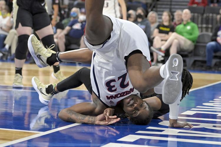 030422-tuc-spt-uawomenshoops-p1