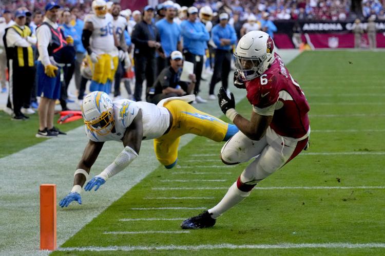 Late 2-point conversion lifts Chargers over Cardinals