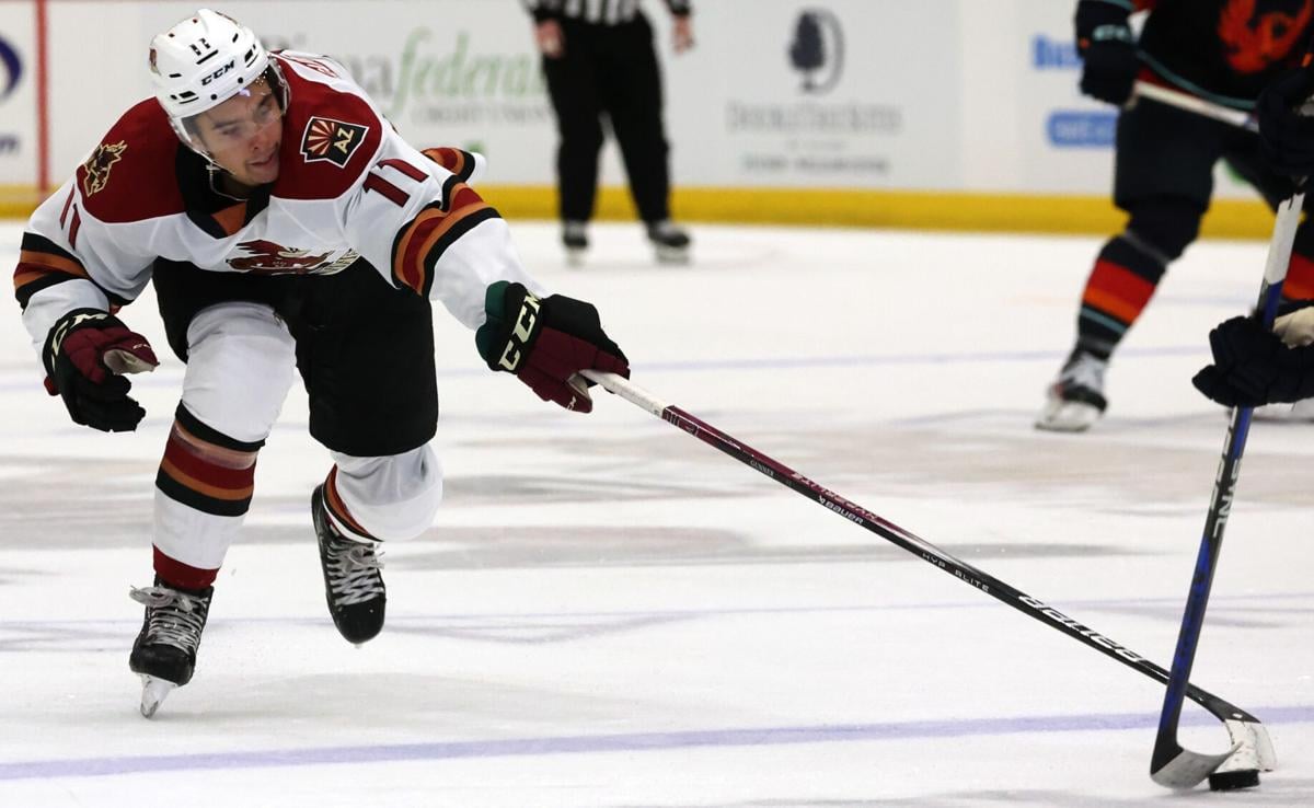 Roadrunners sweep two-game series over Wolves with 4-1 victory