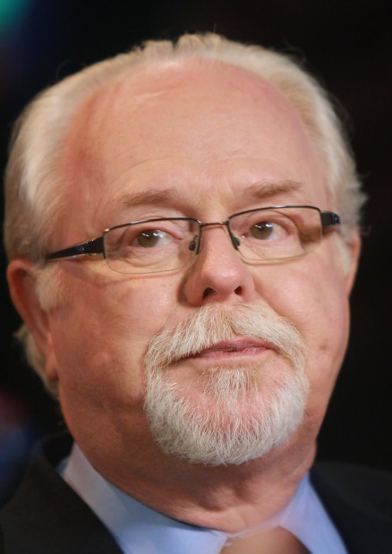 Deluged by criticism, Barber confirms he supports Obama    
