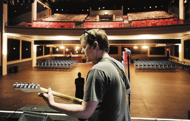 Rialto's marquee lighting ceremony brings renovated theater out of dark  
