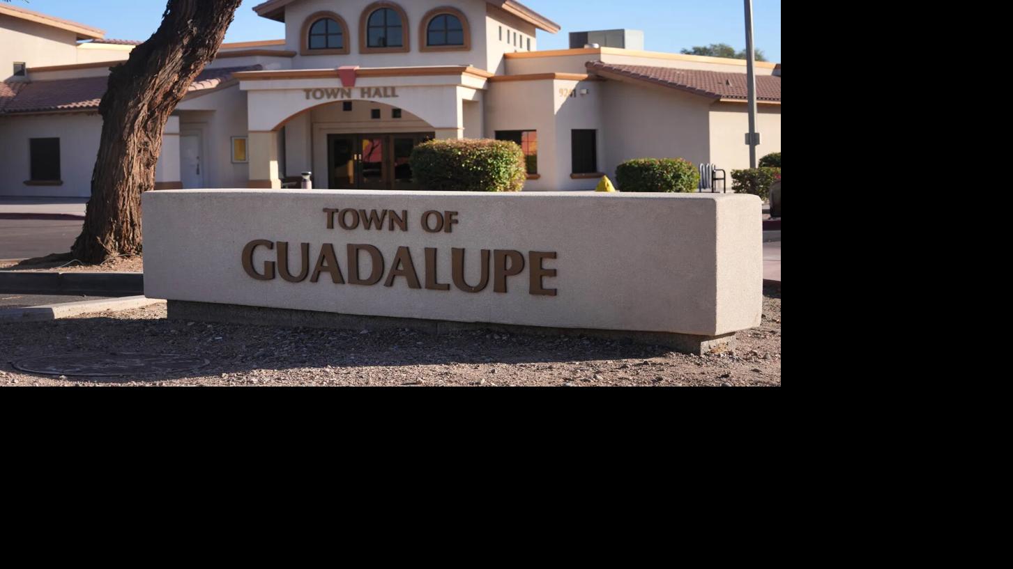 Experts: Arizona town must cut services to survive