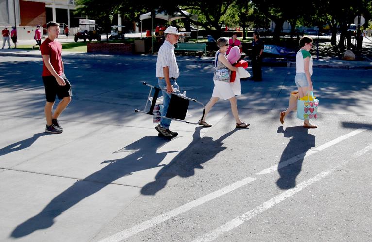 Dorm move-in day at the UA