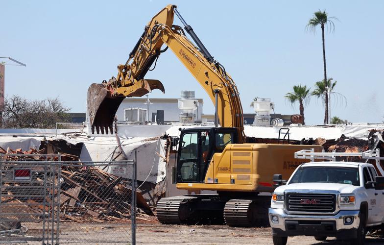 Demolition of former long-time Tucson restaurant begins
