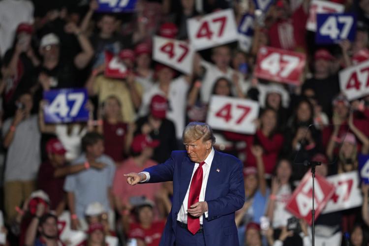 Trump focuses on immigration, economy at Arizona rally