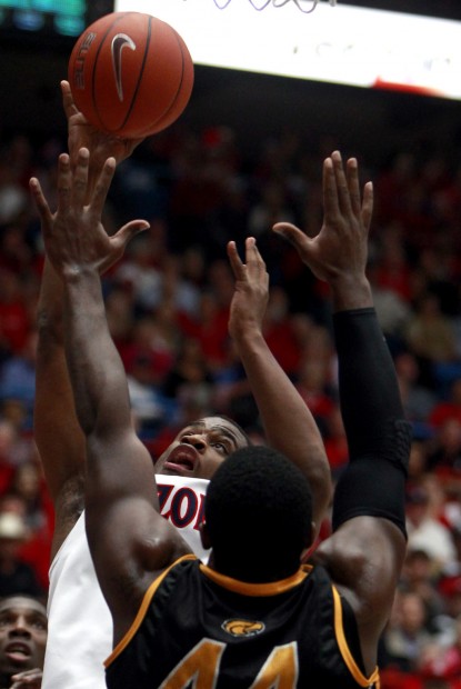 Greg Hansen: Lyons has dreaded 0-for, but Cats find a way