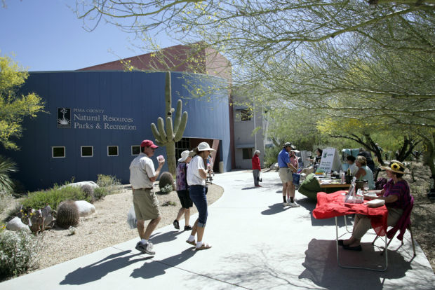 Show of desert plants, critters    