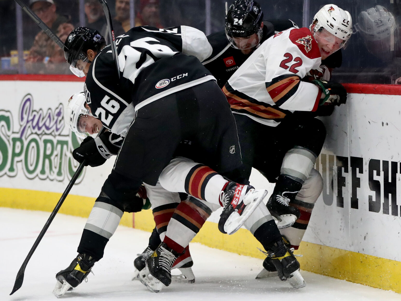 123022-tuc-spt-roadrunners-p1