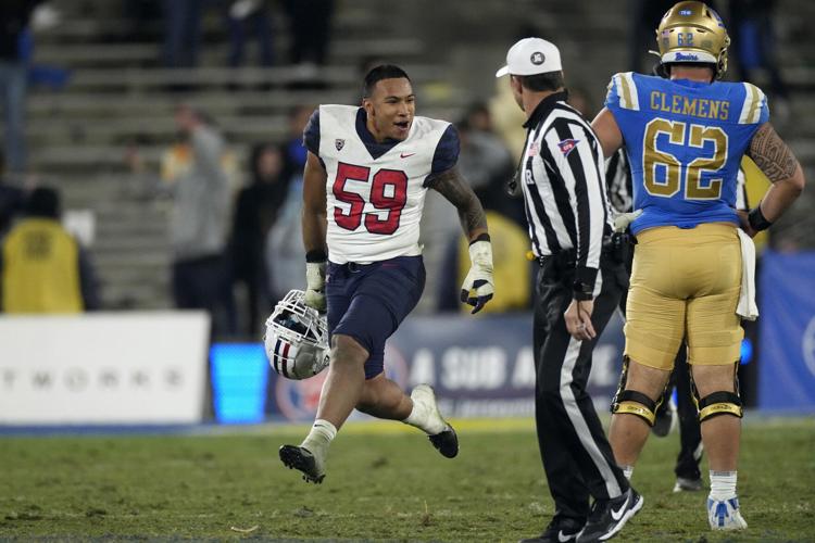 110423-tuc-spt-uafb-storylines1-P1