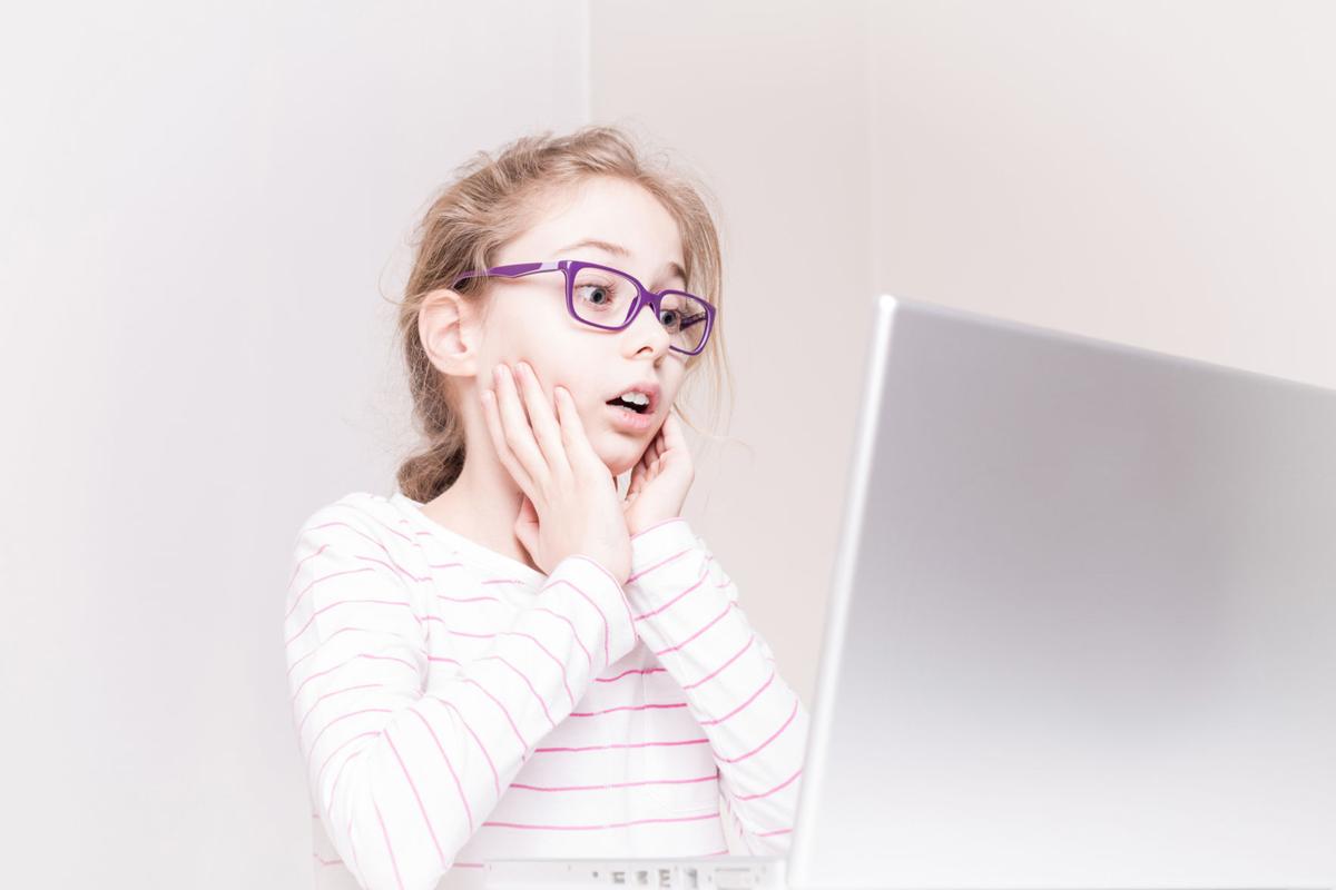 MOMS-CSM-HATE-ONLINE-MCT