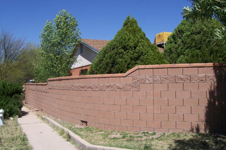 Block wall with ribbon and caps