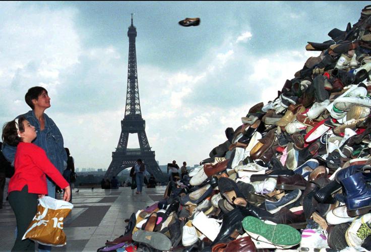 1995: Shoe pyramid