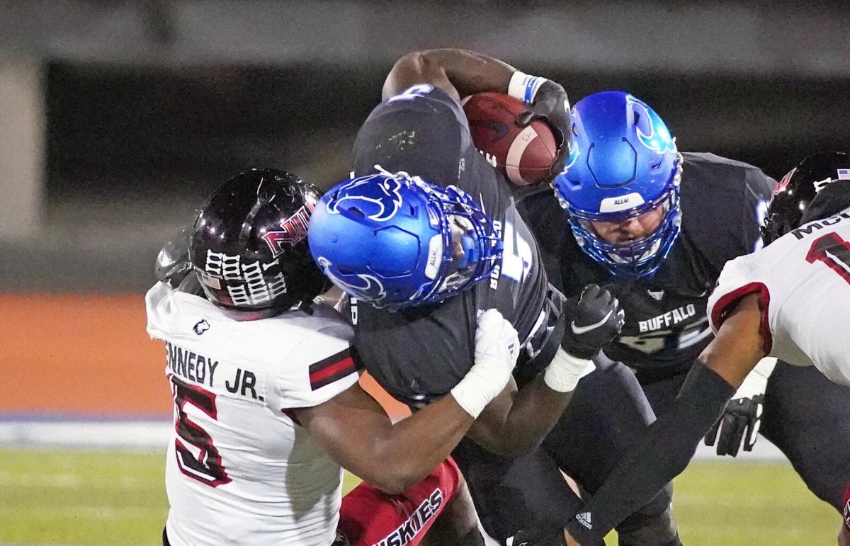 Buffalo Bulls vs Northern Illinois Huskies in MAC football