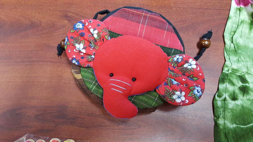 Seven women, 45 minutes and less than $150 at the Gem Show